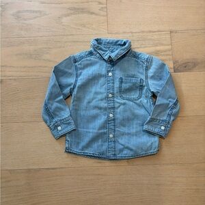 Little planet by Carter’s toddler light wash denim shirt, size 3T